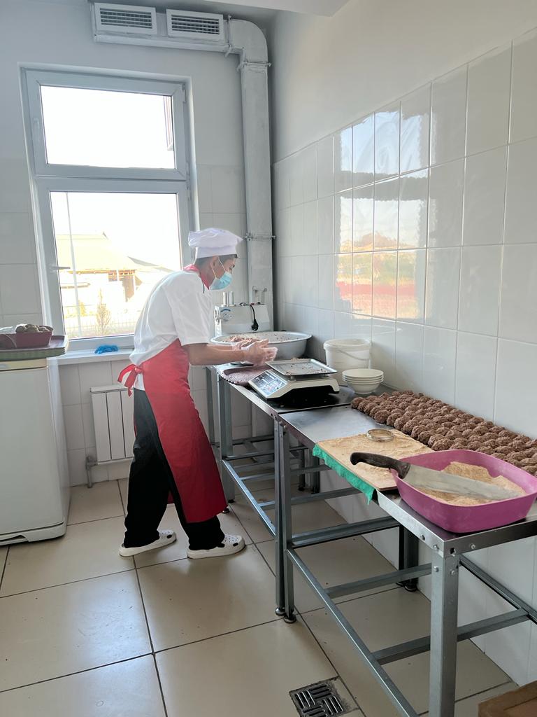 Асханада тамақ дайындау процессінен