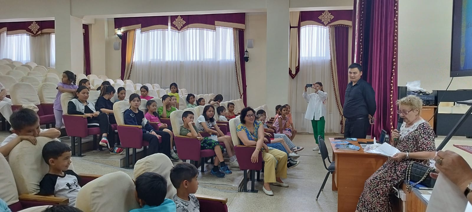 Бүгін мектептегі “Smart Students” лагерінің 2-ші куні. Сегодня второй день нашего пришкольного лагеря «Smart students »